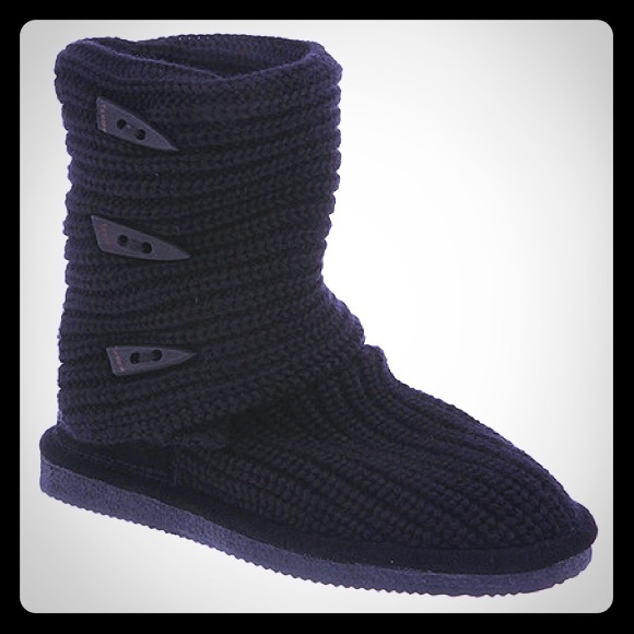 Bearpaw knit black boots.