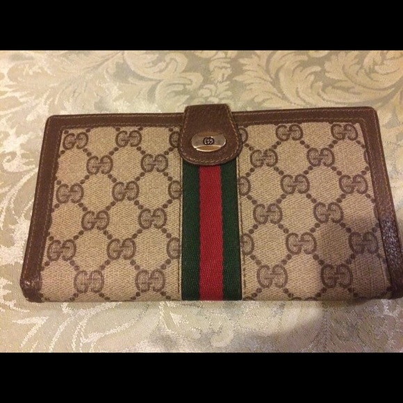 gucci wallet. 100% authentic guaranteed