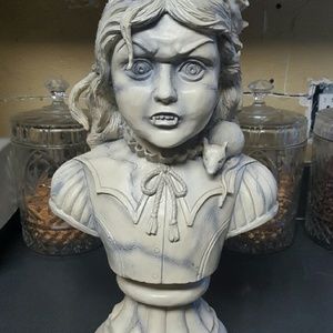 Little lilith vampire halloween bust