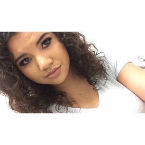 Meet your Posher, Desiree