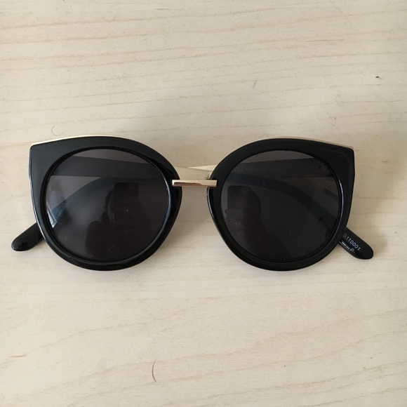 Cat eye sunnies