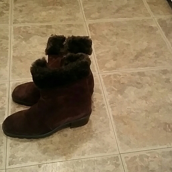 BROWN Boots w/ fur Blondo