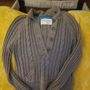 Like new sweater with hood