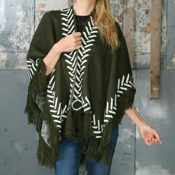 Green White Herringbone Fringe Shawl O/S UO FIRM - Picture 4 of 4