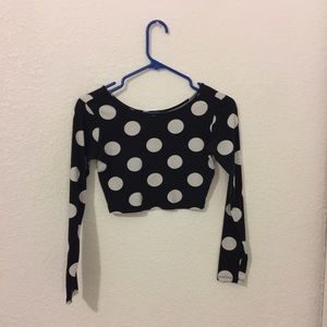 Black and white polka dot long sleeve crop top !
