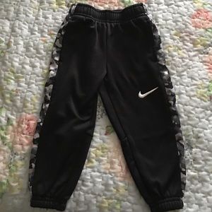 Nike black therma-fit sweat pants