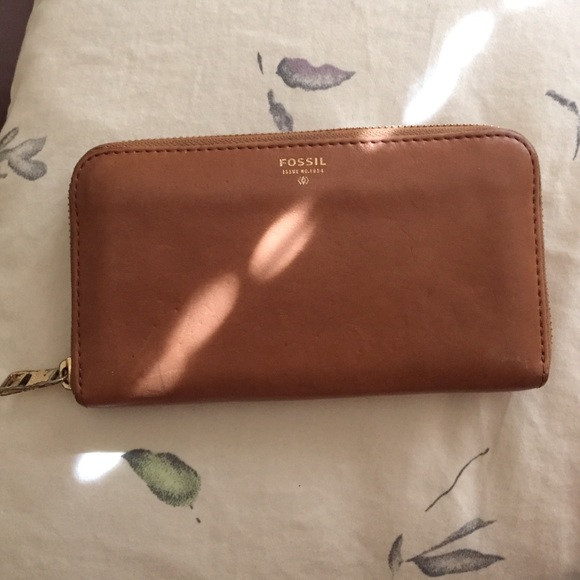 Brown leather Fossil clutch wallet.