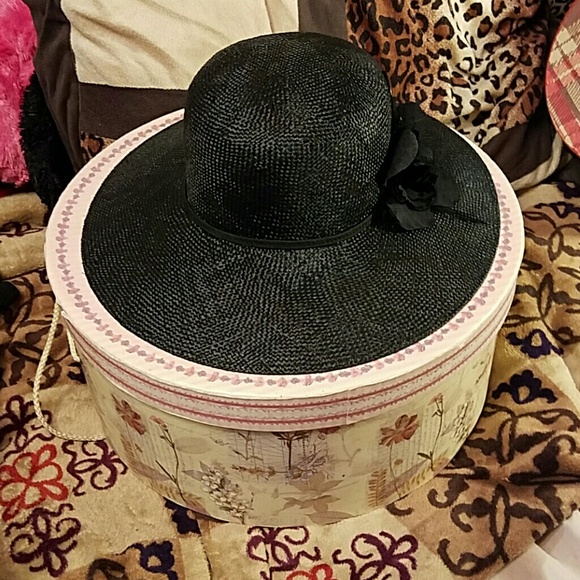 Old hat with hatbox