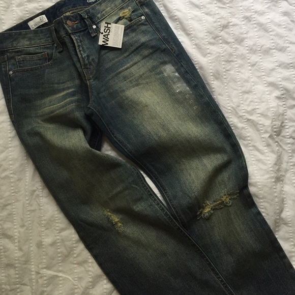 SALE!! NWT Gap 1969 distressed jeans