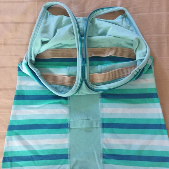 Lululemon sports bra/tank - Picture 3 of 4
