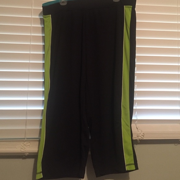 *sale*Athletic pants Capri length quick dri fabric - Picture 1 of 1