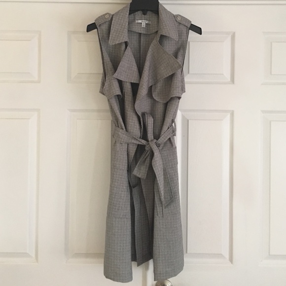 Gray/white long vest