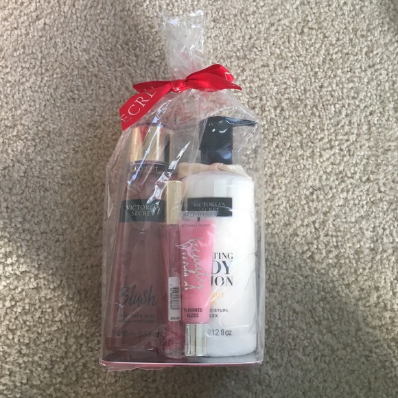 Victoria's Secret Other - Victoria's Secret beauty set NWT
