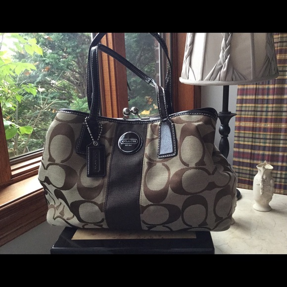 Coach Handbags - COACH DESIGNER HANDBAG