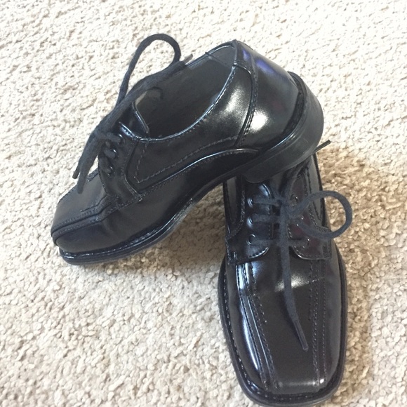 Toddler boy Stacy Addams shoes. Size 8