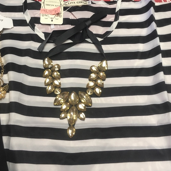 NWT Tear drop rhinestone necklace