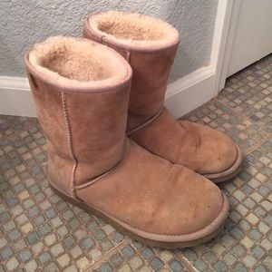 Classic Short Uggs - Sand color Size 9