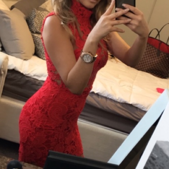 Beautiful red lace turtleneck maxi dress - Picture 2 of 4