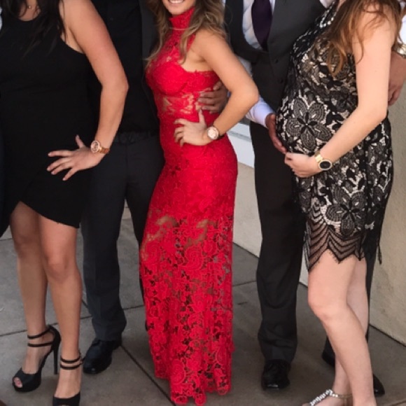 Beautiful red lace turtleneck maxi dress - Picture 4 of 4