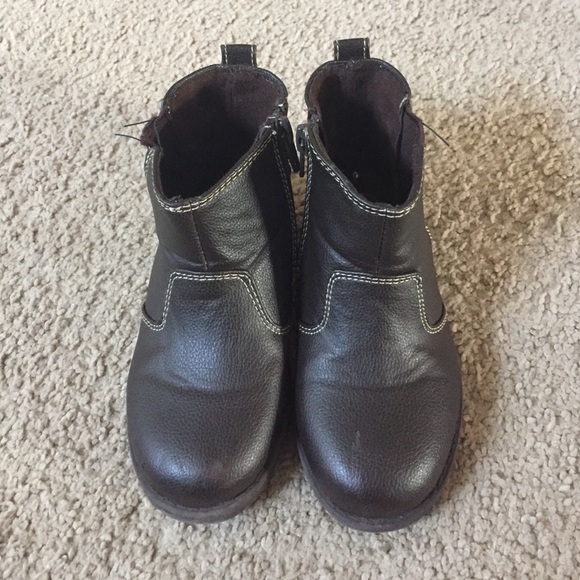Children's place used brown short boots. Size 9