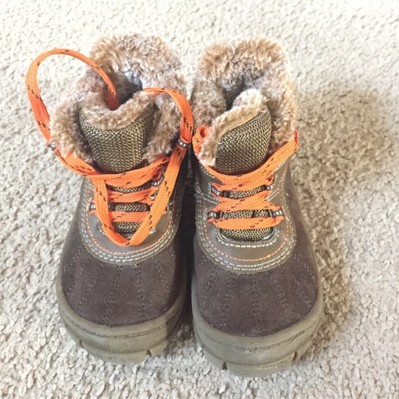 Oshkosh B'gosh winter boots for toddler boy. Size9