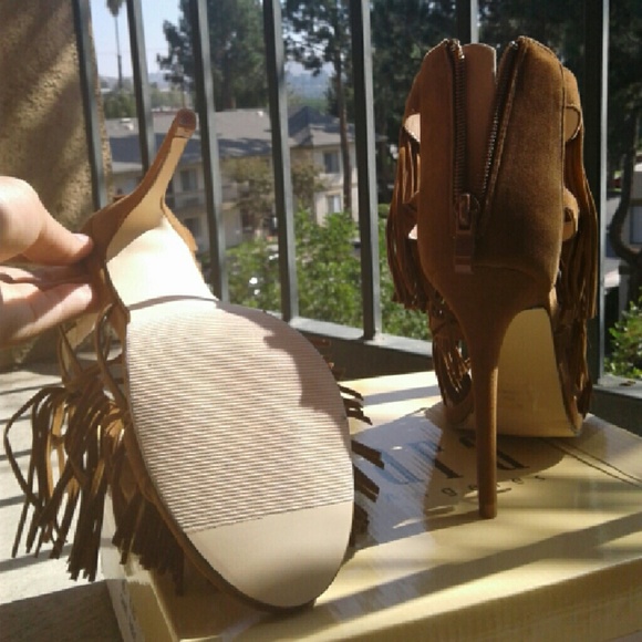 Sale!! Camel suede 4" heels - Picture 4 of 4