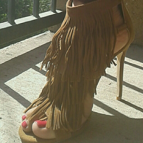 Sale!! Camel suede 4" heels - Picture 2 of 4