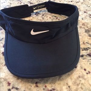 Nike visor black and white