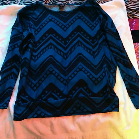 Black and blue light sweater!