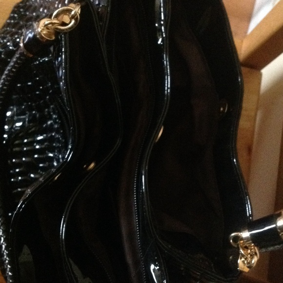 Black shiny hand bag - Picture 2 of 2