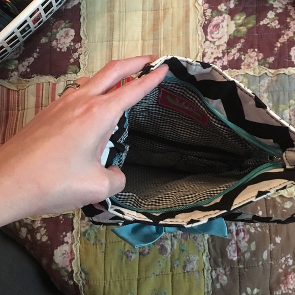 "L" crossbody purse - Picture 3 of 3