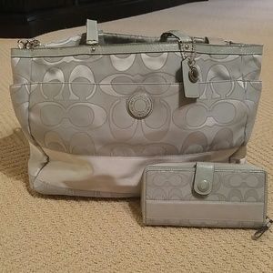 🎈SUPER SALE🎈Coach diaper bag w wallet