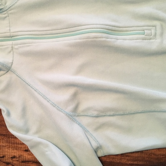 Patagonia half zip up - Picture 3 of 3
