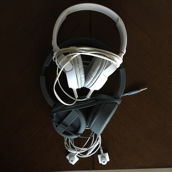 3 - HEADPHONES 1-SONY 1-iHOME 1-MTV W/VOLUME CTRL