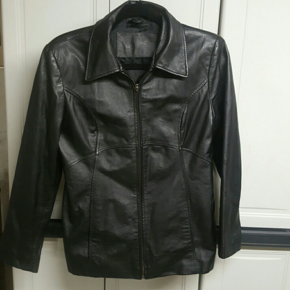Sleek and Beautiful Leather Jacket - Picture 2 of 5
