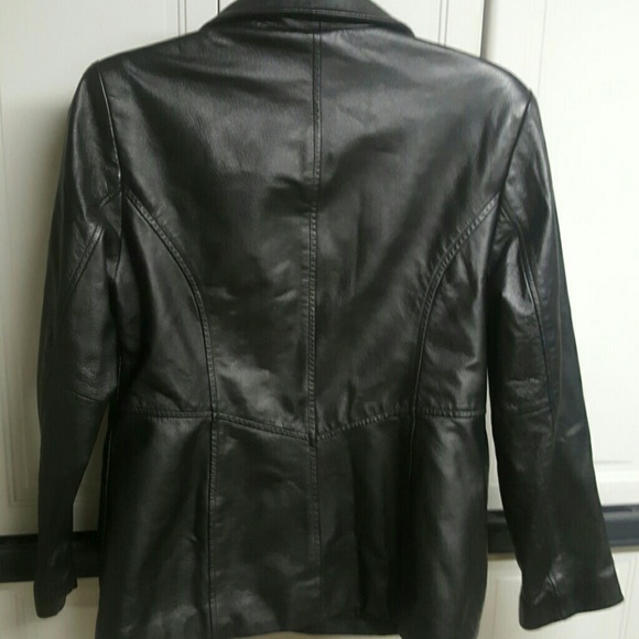 Sleek and Beautiful Leather Jacket - Picture 5 of 5