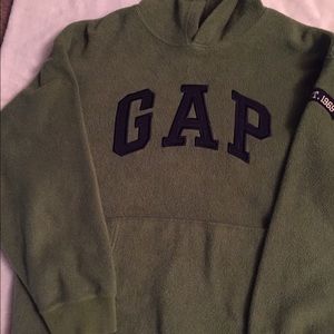 Gap sweater