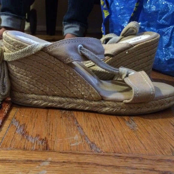 Women's Aerosoles Over The Drill Heels - Picture 3 of 4