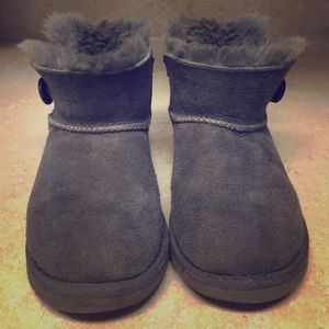 Ugg Mini Bailey Button Kids/Girls size 3
