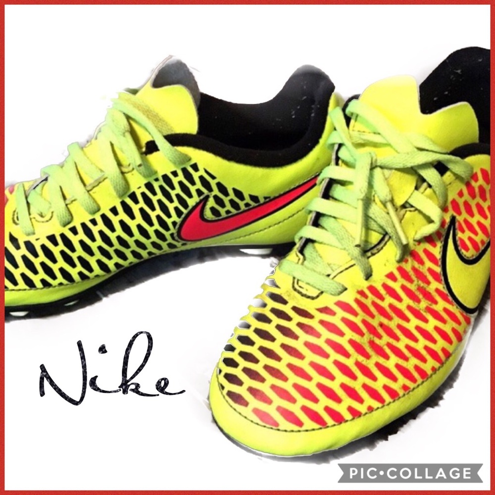 Nike Athletic Shoes/Cleats Size 5.5 Youth - Picture 1 of 4