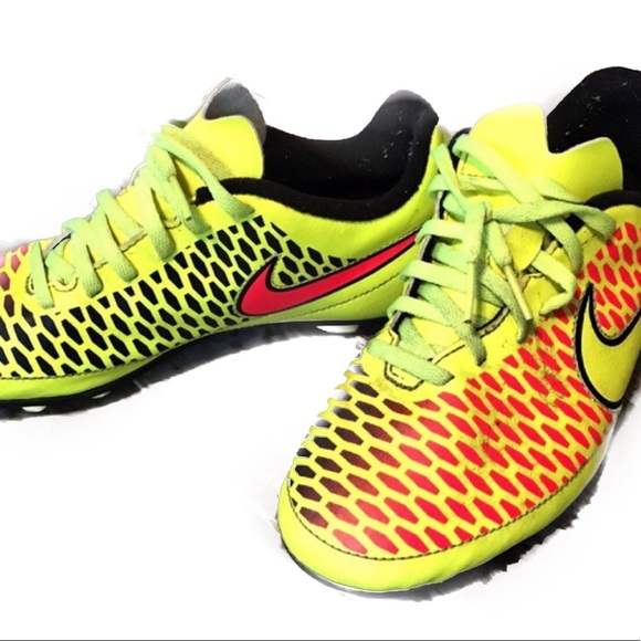 Nike Athletic Shoes/Cleats Size 5.5 Youth - Picture 4 of 4