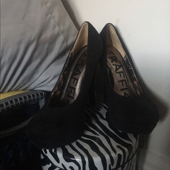 Heels - Picture 1 of 2