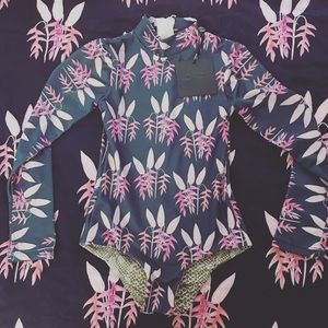 Acacia Honey Ehukai | Heliconia