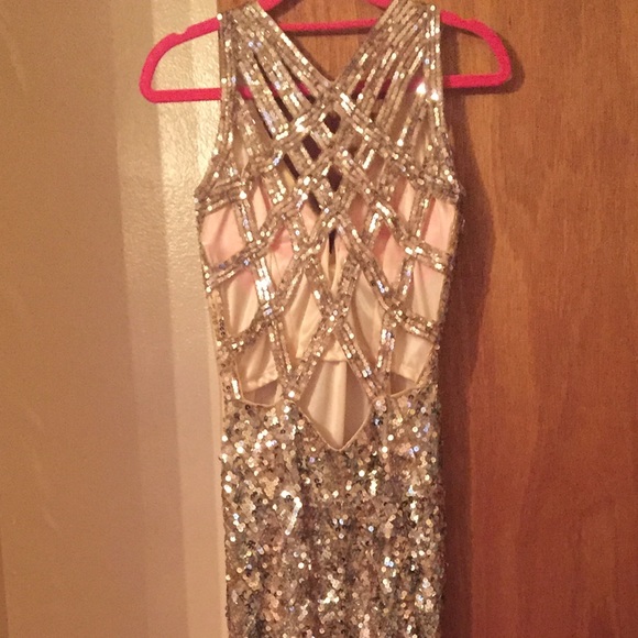 Prom dress - Picture 2 of 4