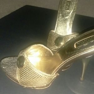 Women's shoes