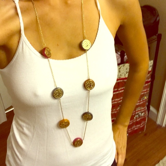 Long necklace with earrings.