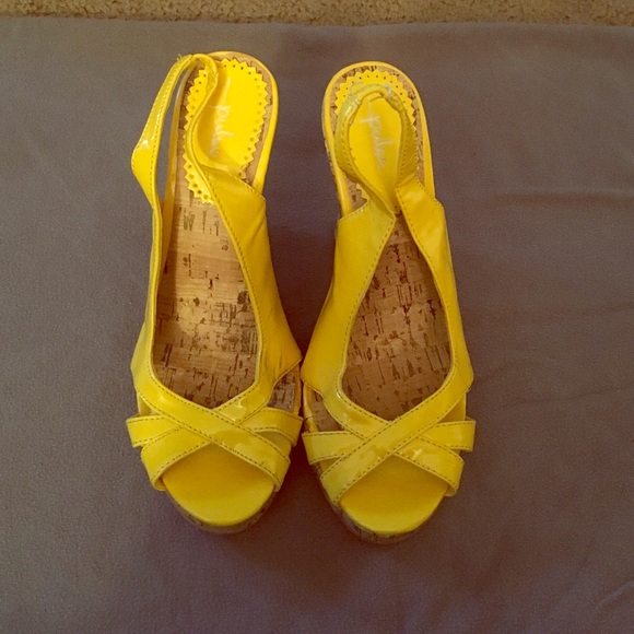 Yellow wedges with cork bottom