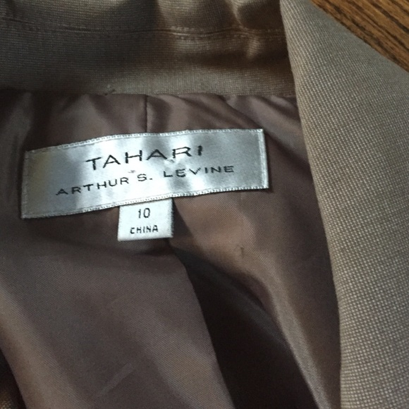 Tahari Women's Light Brown Pant Suit. Size 10. - Picture 2 of 4