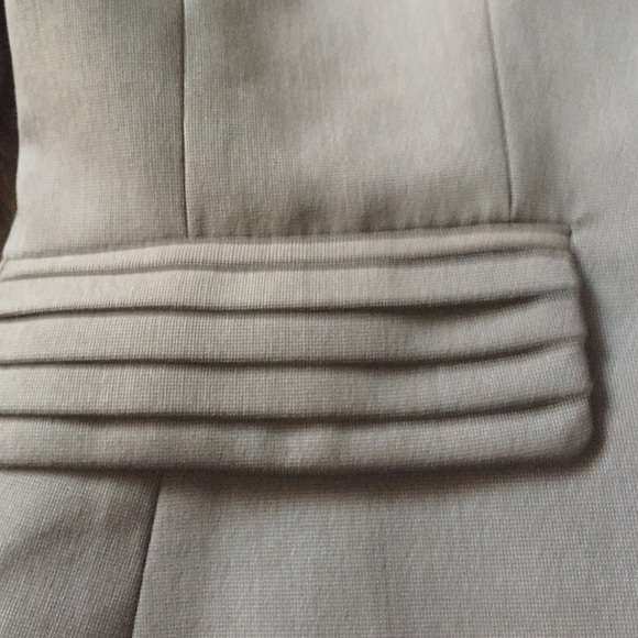 Tahari Women's Light Brown Pant Suit. Size 10. - Picture 4 of 4