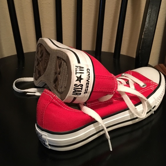 CONVERSE low top Chuck Taylors in red!